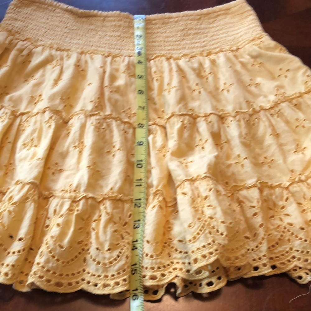 American Eagle outfitters yellow eyelet tiered mini skirt Size Medium - Picture 4 of 8